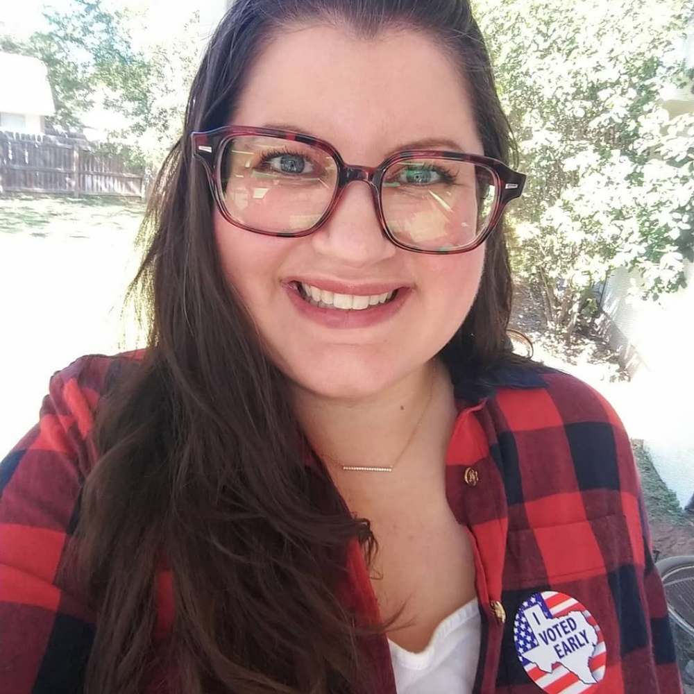 Meet your Posher, Larissa